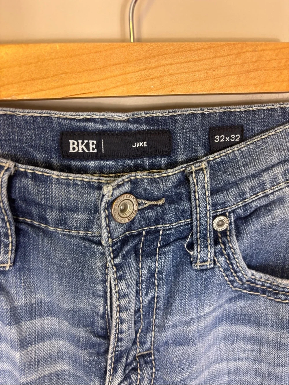 BKE Men’s Jake Light Blue Straight Jeans with Faded Detailing 32 x 32 Inseam